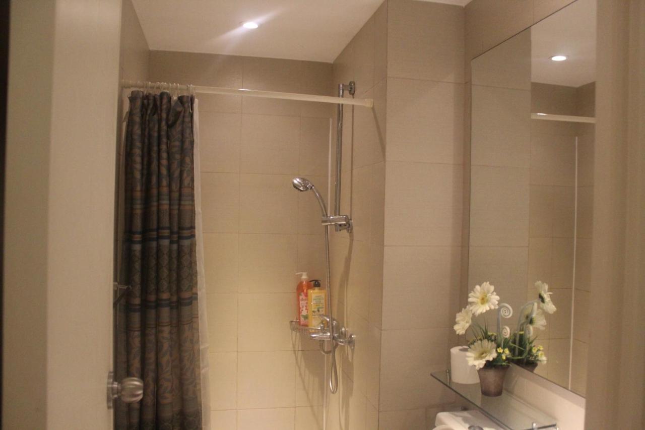 Azure Urban Resort A4 Near Airport Mall With Wavepool Paranaque City Eksteriør bilde