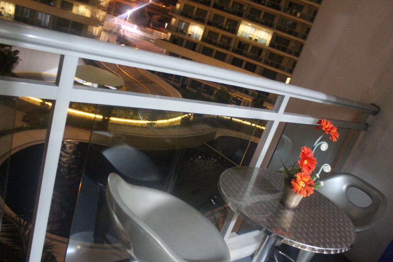 Azure Urban Resort A4 Near Airport Mall With Wavepool Paranaque City Eksteriør bilde