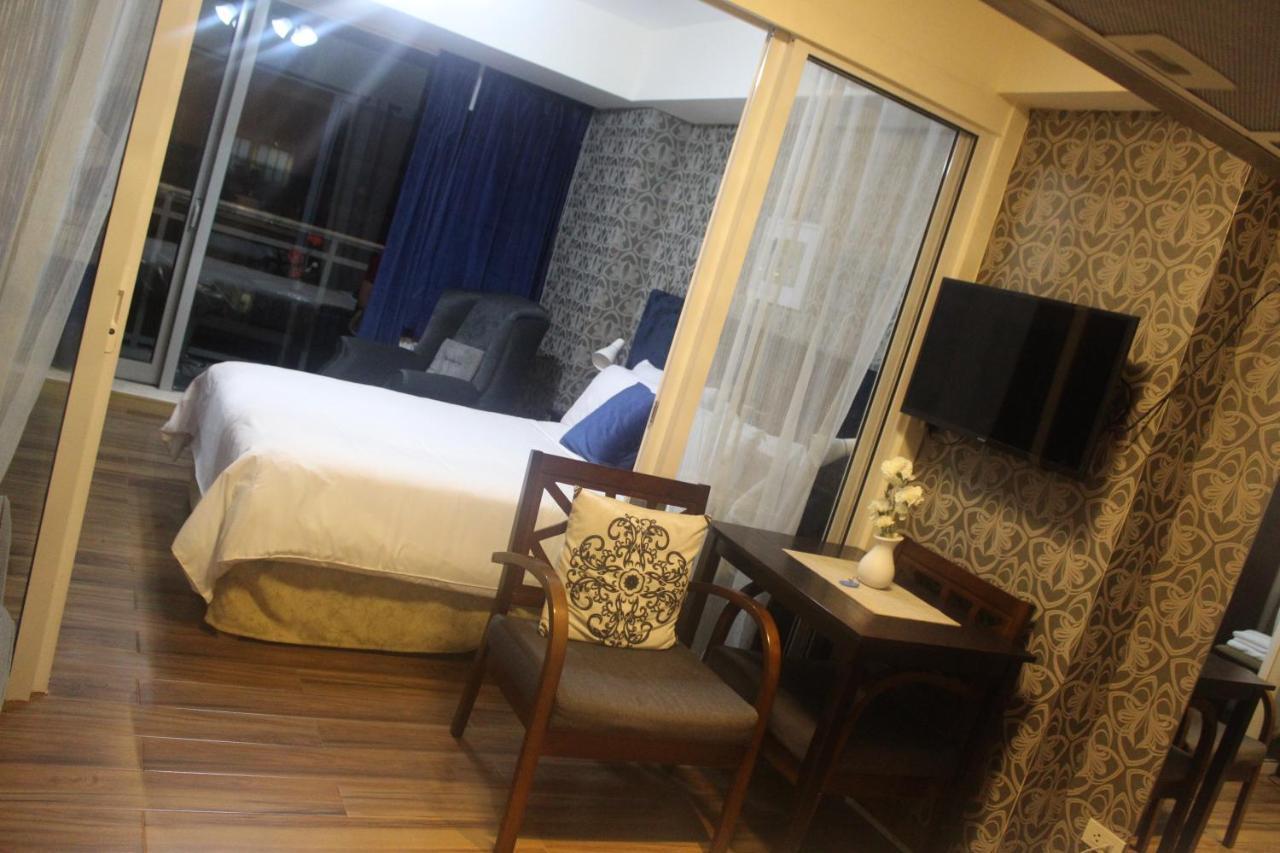 Azure Urban Resort A4 Near Airport Mall With Wavepool Paranaque City Eksteriør bilde