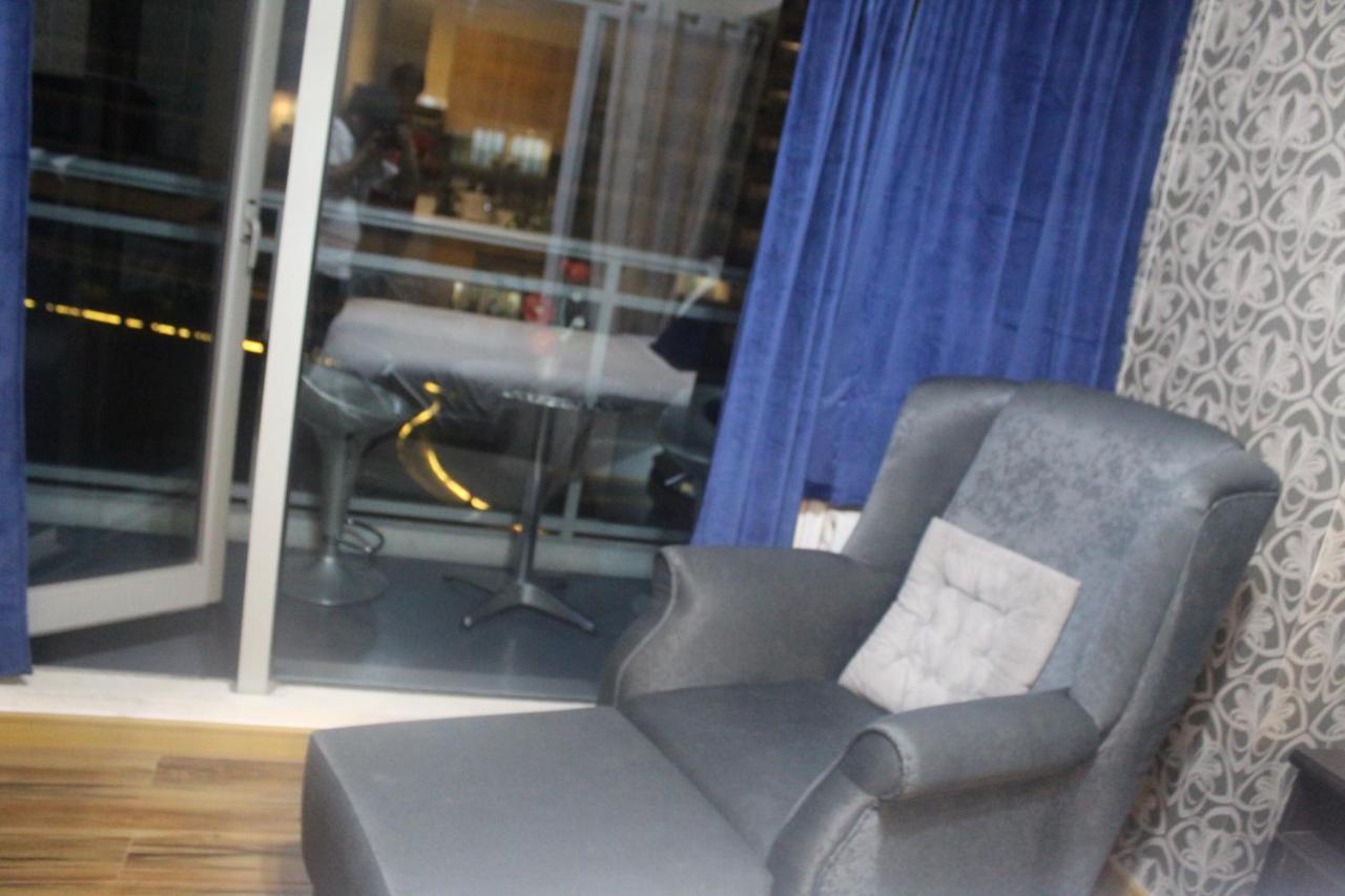 Azure Urban Resort A4 Near Airport Mall With Wavepool Paranaque City Eksteriør bilde