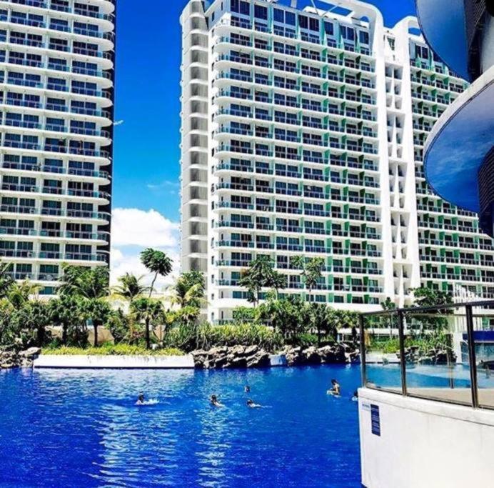 Azure Urban Resort A4 Near Airport Mall With Wavepool Paranaque City Eksteriør bilde