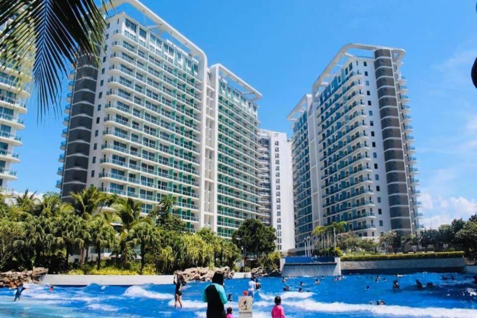 Azure Urban Resort A4 Near Airport Mall With Wavepool Paranaque City Eksteriør bilde